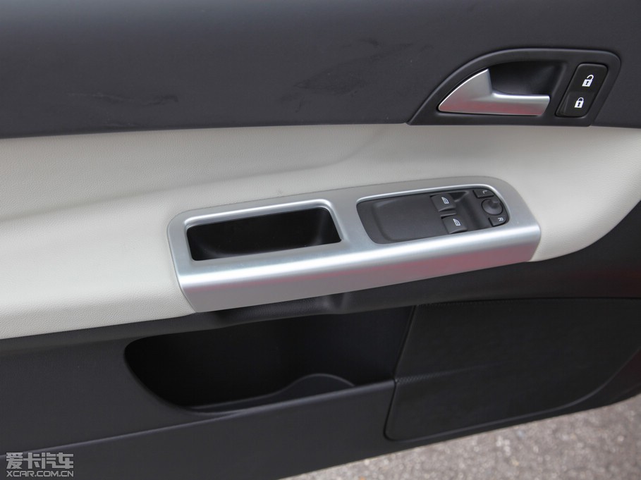 2012֠C30 2.0L Aktiv