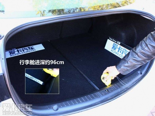 时尚还是实用 福克斯三厢对比新马3星骋