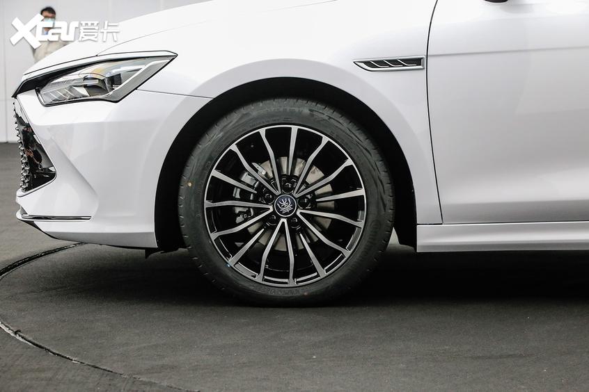 比亞迪汽車2021款秦PLUS