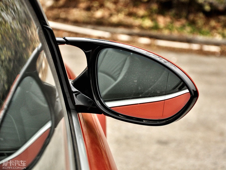 2011R1ϵM 1-Series M Coupe