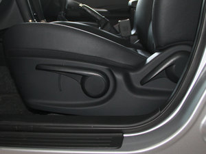 2012款1.5L 手动舒适版 空间座椅