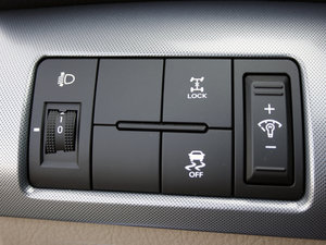 2013款2.2T 7座柴油豪华版 中控区