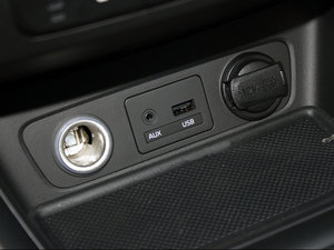 2013款2.2T 7座柴油豪华版 中控区