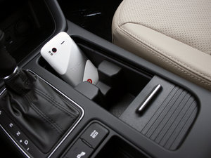2013款2.2T 7座柴油豪华版 中控区