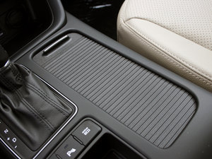 2013款2.2T 7座柴油豪华版 中控区