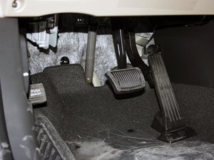 2013款2.2T 7座柴油豪华版 中控区