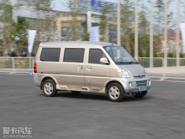 一汽吉林2013款佳寶V80