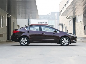 緊湊型；家用車；對比