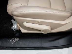 緊湊型；家用車；對比