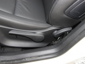 緊湊型；家用車；對比