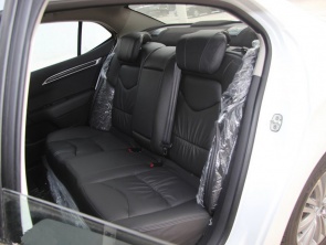 緊湊型；家用車；對比