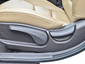 緊湊型；家用車；對比