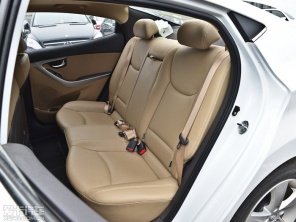 緊湊型；家用車；對比