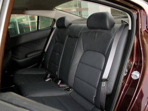 緊湊型；家用車；對比