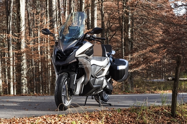 【图文】2017米兰车展 光阳发布概念踏板CV2