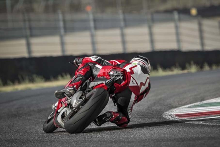 杜卡迪motogp车手认为,panigale v4拥有和motogp战车相同的排气声浪