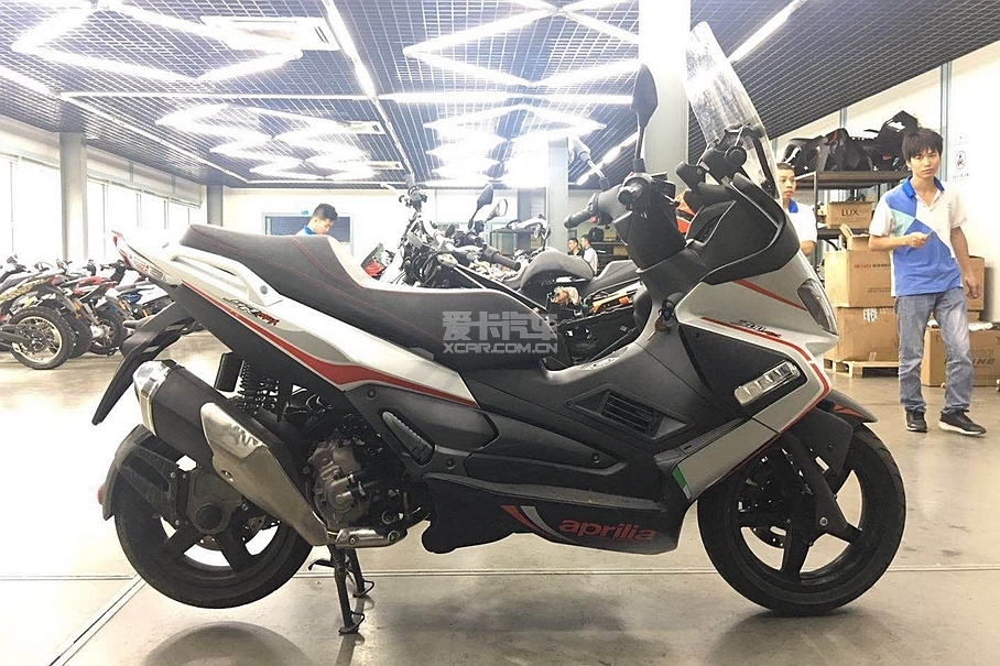 aprilia SR Max300