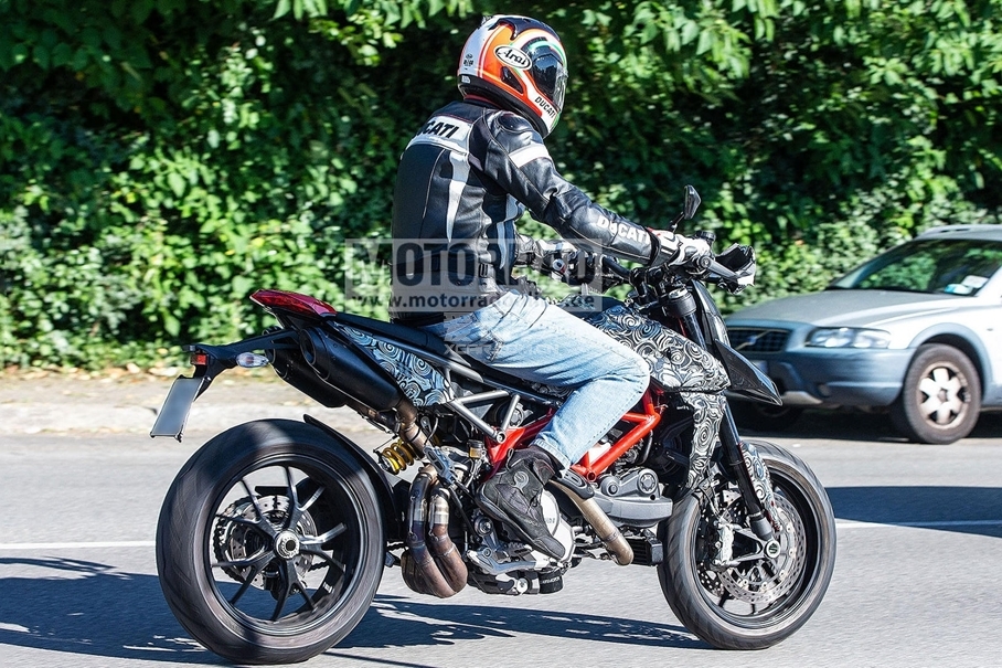 Hypermotard 939谍照;杜卡迪Hypermotard 939;DUCATI;