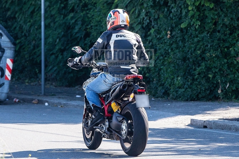 Hypermotard 939谍照;杜卡迪Hypermotard 939;DUCATI;