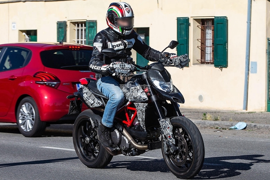 Hypermotard 939谍照;杜卡迪Hypermotard 939;DUCATI;