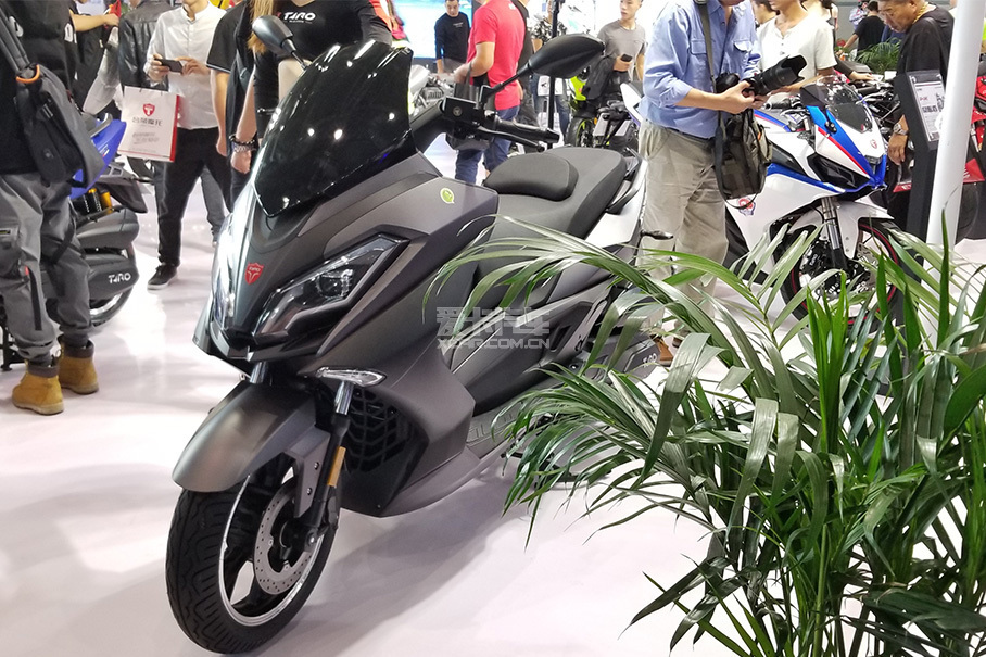 【图文】2018重庆摩博会 台荣摩托多款新车亮