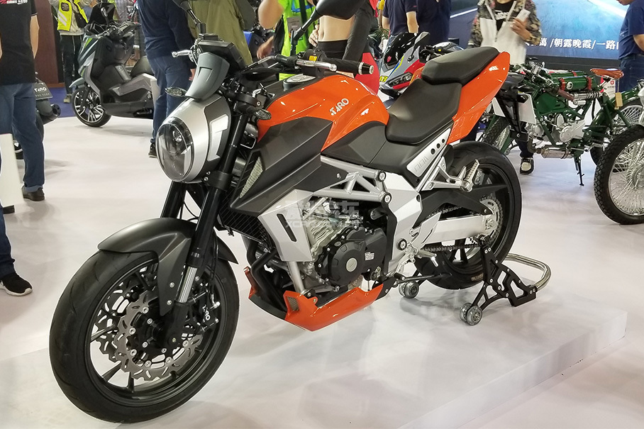 【图文】2018重庆摩博会 台荣摩托多款新车亮