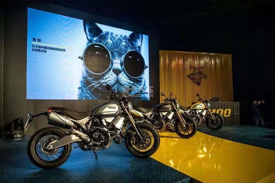 Scrambler1100෢ᣬǶMonster 1100ϵ̨ʵ1079ccſϱʾǽ˸ƣڼʻʱƽ˳³ΪScramblerṩ˸ǿĶµĵϵͳС