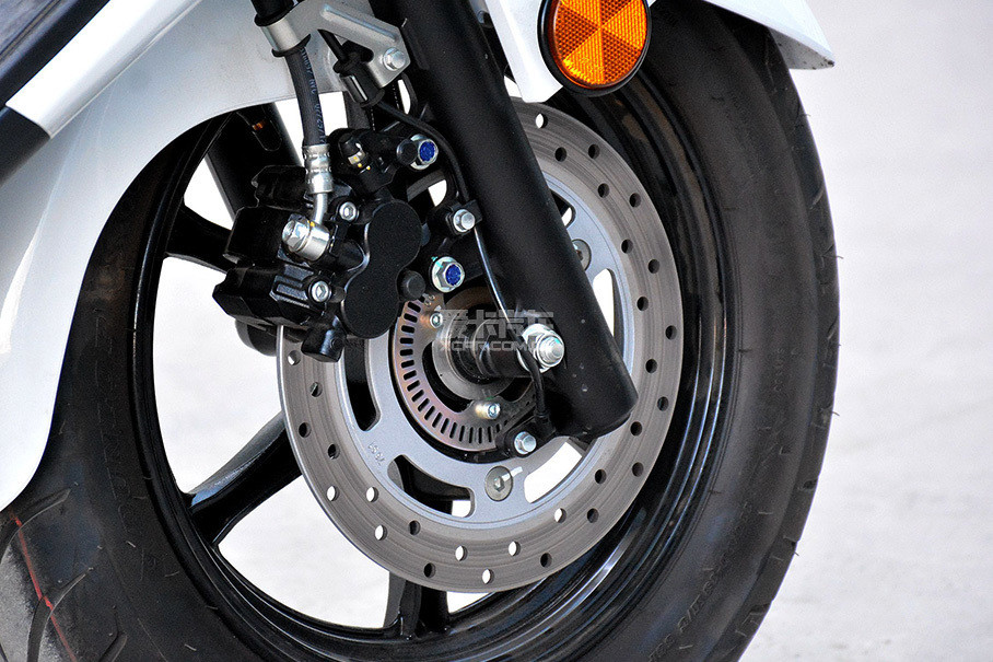 BURGMAN 200ɲϵͳĽϸˮ׼ǰɲ240mmɲ䵥˫ǯǰֶABSɲϵͳýṹNissinţABSģ顣