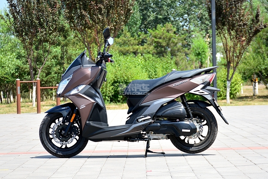 cruisym 150水冷与cruisym 180abs的外观均属现代主