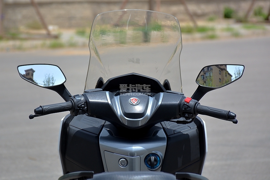 「图文」动力操控不是问题 试驾赛科龙RT3睿