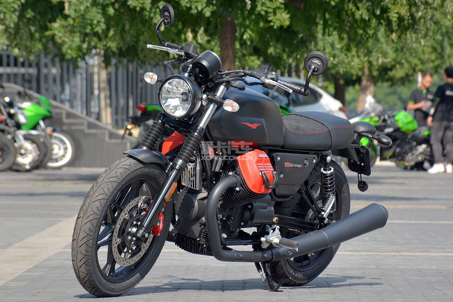 MOTO GUZZI V7 III Carbon；V7 III Carbon；MOTO GUZZ