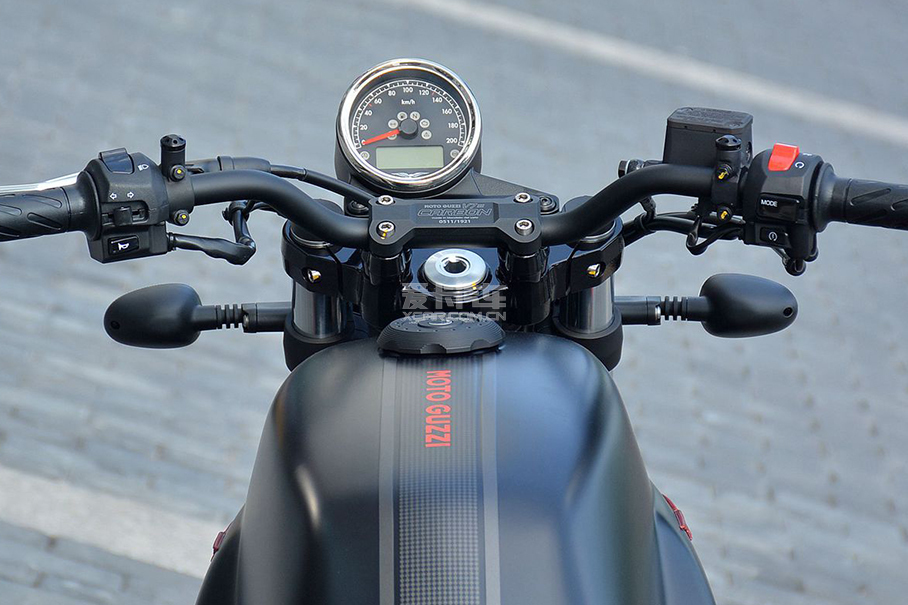 MOTO GUZZI V7 III Carbon；V7 III Carbon；MOTO GUZZ