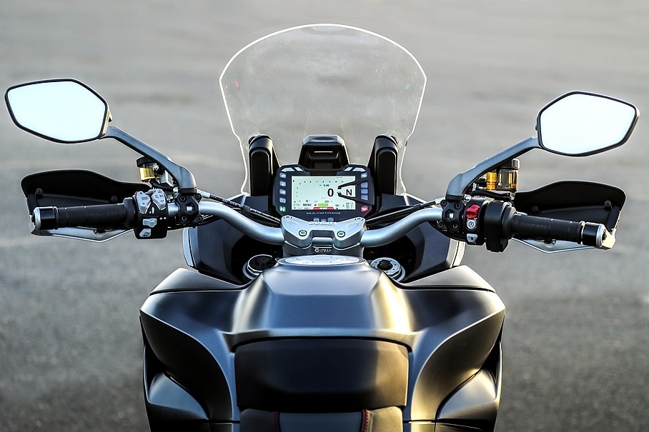 ٿذѲûзԸı䣬Multistrada 1260 Sʹõ5ӢȫTFTǱֱҪϴͣǱʾֵĲҲϸ΢仯