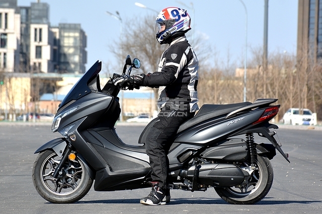 【图文】250cc大乱斗 RT3睿途\/赛艇250\/银刃对