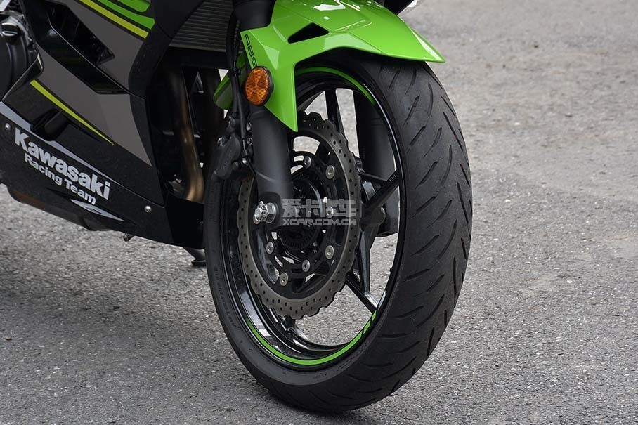 Ninja 400˵»̥ǰ̥Ϊ110/70 R17