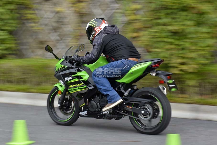 川崎；川崎Ninja400；忍者400；川崎忍者400