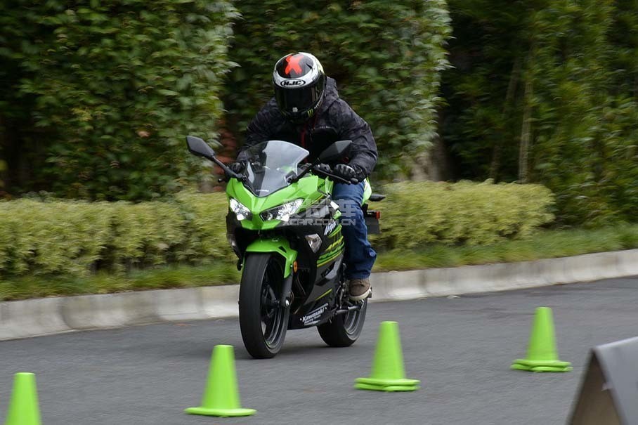 ΪNinja 400ӯĲٿ飬ż׳͵ĶλǳǺϣNinja 400ûȥNinja˶ԣճͨʻʤΡ