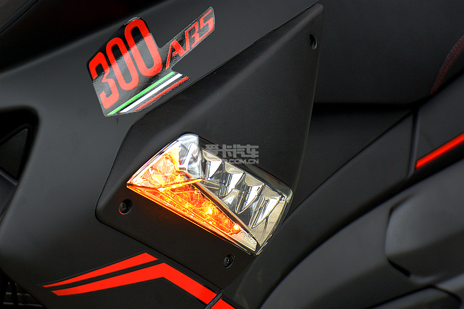 aprilia SR Max300实拍;aprilia SR Max300;