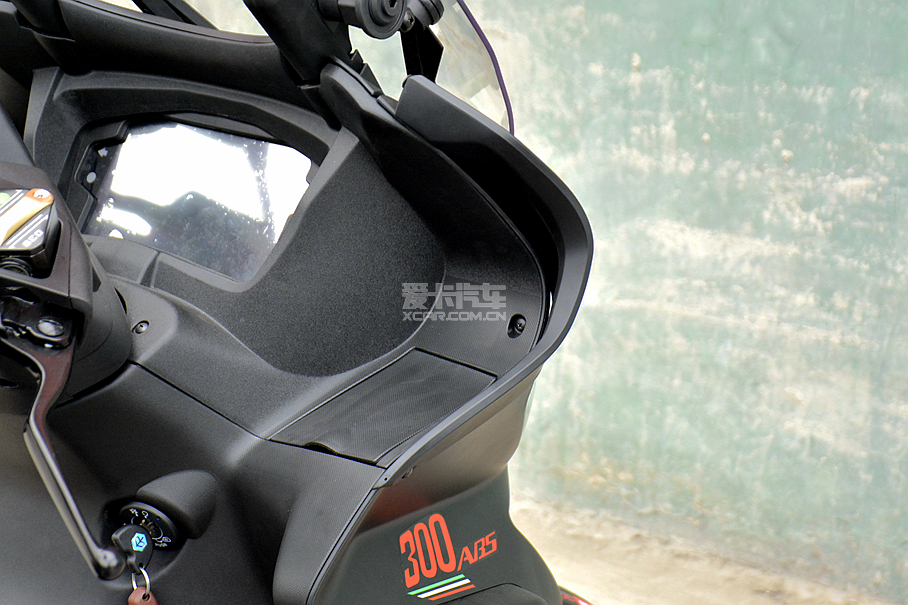 aprilia SR Max300实拍;aprilia SR Max300;