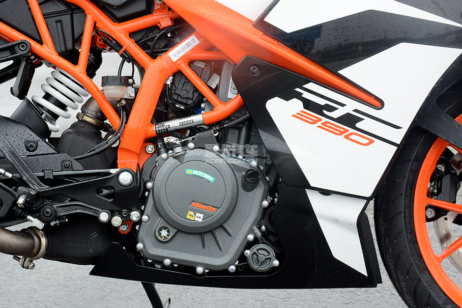 KTM RC390ʹõĵ׷һЩŻ̺·С373ccʷ32kW43.5Ps/9000rpmŤ36Nm/7000rpmʻȤһߡ