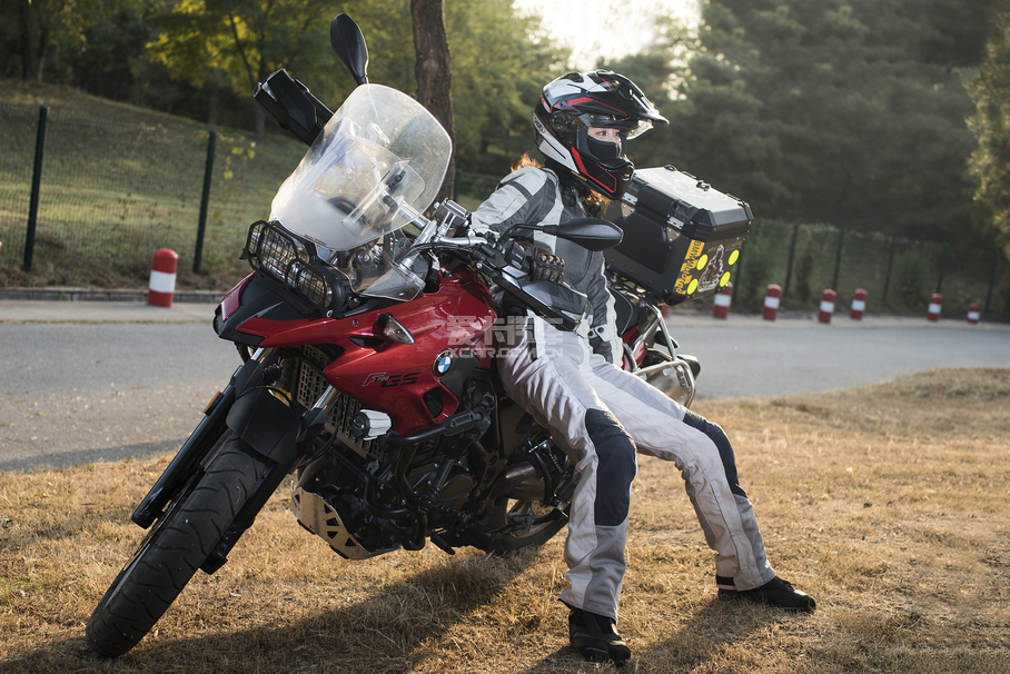 《X-摩托日志》晗芮与她的BMW F700GS;《X-摩托日志》;