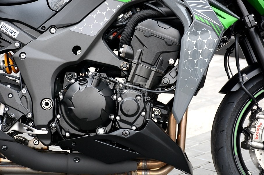 Z1000RڶûȻص̨ˮDOHC 16ֱ4׷̨ʵ1043cc104.5kW142Ps/10000rpmŤ111Nm/7300rpm