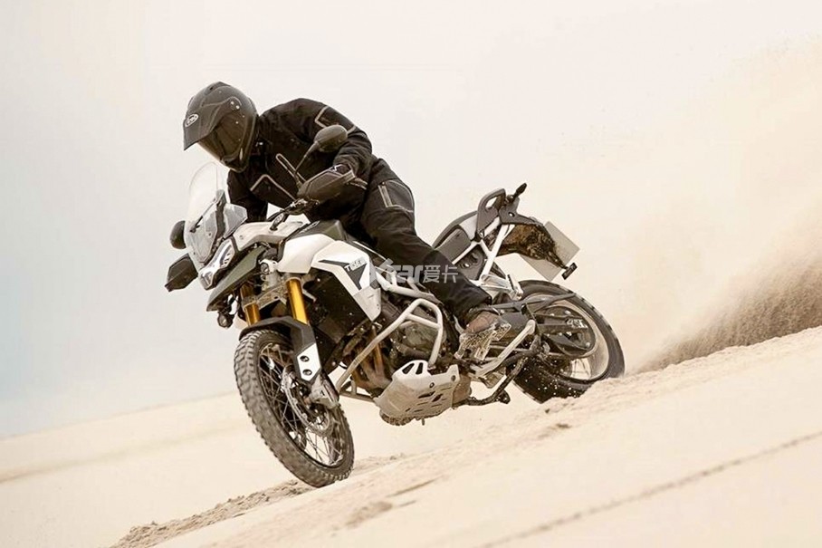 Tiger 900 Rally Pro6ģʽֱΪ졢·˶ԽҰֶơרҵԽҰGT Lowֻ߱ǰ֣֮⣬RallyProӵְѼȡȹܣGT LowȹΪѡװ