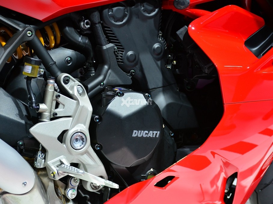 ڶ棬¿SuperSport 950ǲ̨Testastretta11 V˫׷̨ʵΪ937ccΪ81kW110/9000rpmŤΪ93Nm/6500rpmȻûб仯ŷű׼