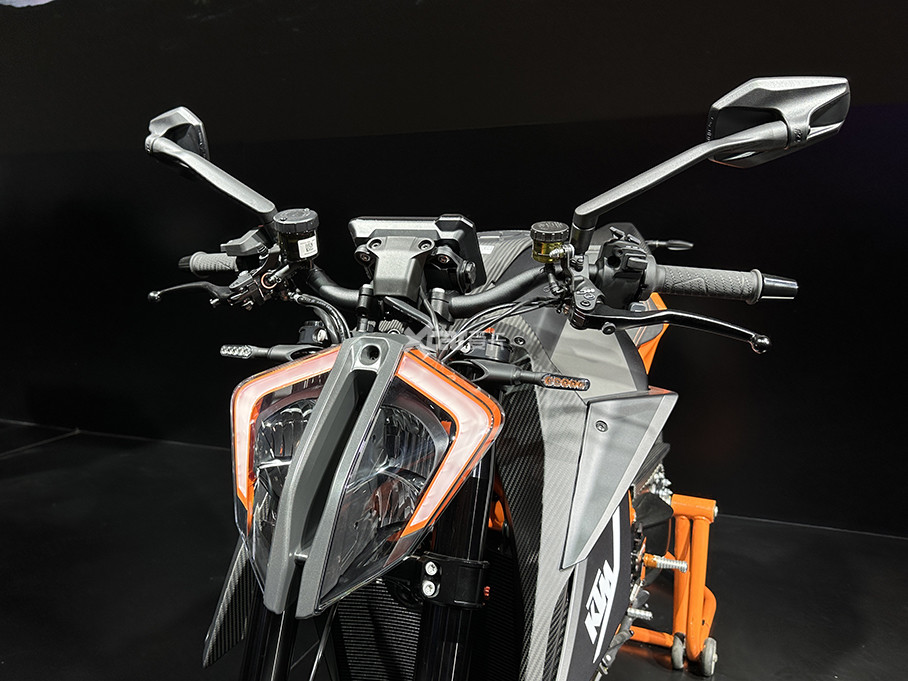 ΪչҰްʵKTM 1290 SUPER DUKE RͱһͷҰһλͷڵĳѹڣ˺ʽͨʹȼҶʹ󻯡һṹ˵ѹ״ȼϵȼʣԴʵܡ