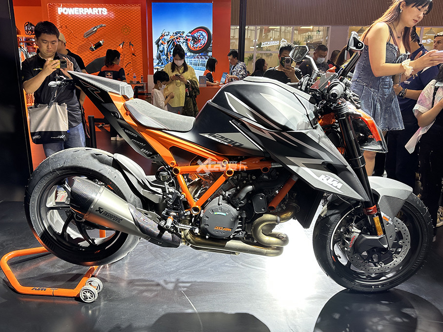 Ϊ˲иؼеĳ嶼̼άƳɡӺ󲿵̼άβ壨ƼܺβӲREADY TO RACE̼άǰ壬KTM 1290 SUPER DUKE RRڼطġ