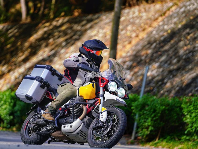 摩托古兹 MOTO GUZZI V85TT