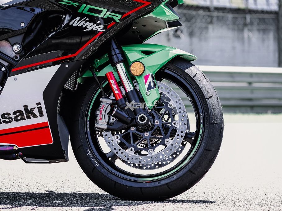 ZX-10RĸµûжȦдĵǱΪ䡱ͣȦ׷󣬿ԿǸZX-10RRMarchesiniϽȦһܸӾϵ˫ؾϲ̨ZX-10R˾ͨṩBATTLAX RACING STREET RS11̥