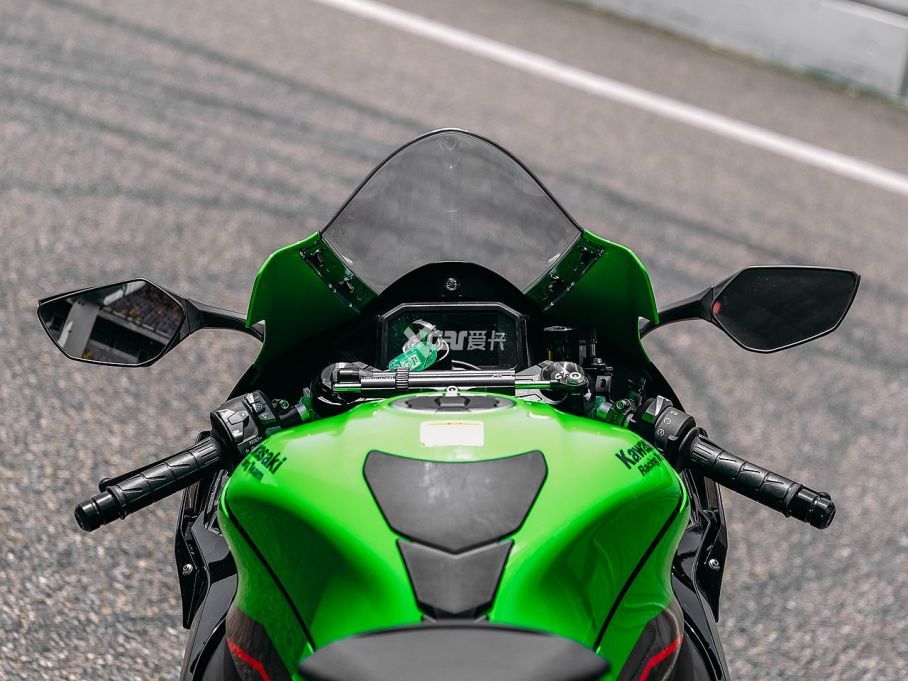 ְͨǰ10mmߺĽ̤λãZX-10R̬Ӽ