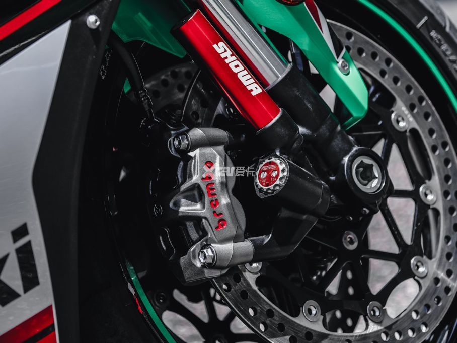 ɲϵͳ棬ZX-10Rͬһĸ߹趨BremboṩĶM50Ļǯ330mm븡̣Ϊṩǿƶԡ